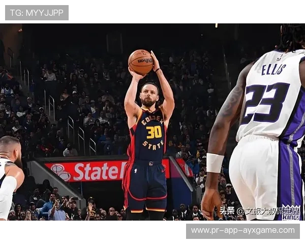 库里压哨三分穿心入网，勇士彻底点燃现场